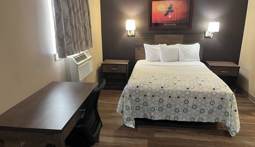 Studio, 1 Queen Bed, Accessible, Non Smoking (Roll-In Shower)
