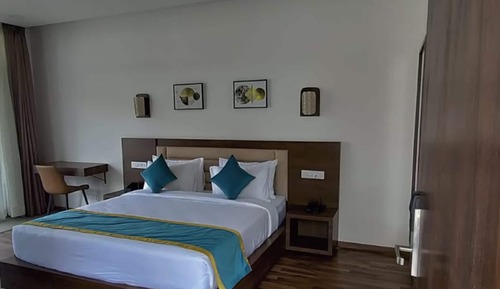Luxury Suite, Hill View