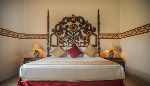 Room, Garden View