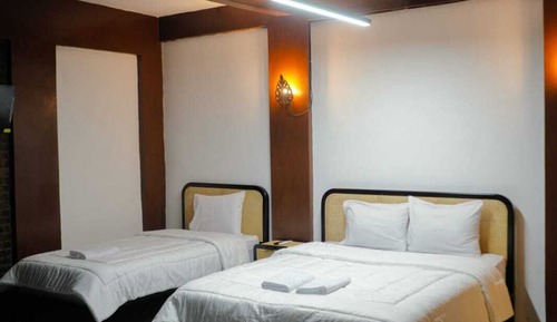 Deluxe Studio Suite