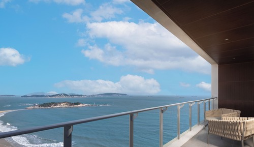 Deluxe Sea View Suite