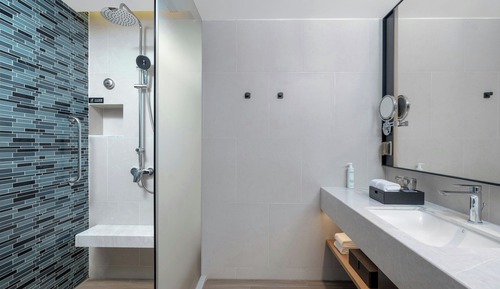 Executive Suite, 1 King Bed, Non Smoking, City View