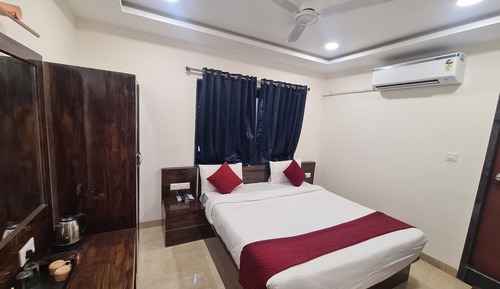 Couple AC Room