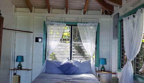 Studio, Sea View