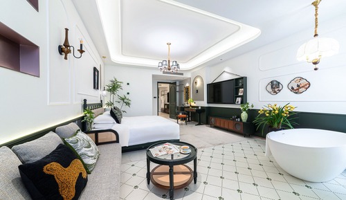 Executive Suite, 1 King Bed with Sofa bed, Balcony, City View