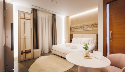 Luxury Studio, Balcony, City View