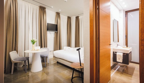 Luxury Studio, Balcony, City View