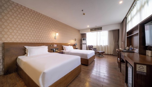 Luxury Twin Room, City View