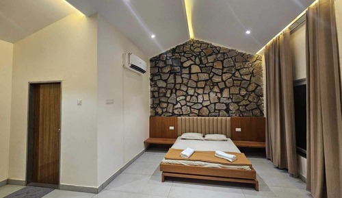 Basic Suite, River View