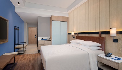 Deluxe Room, 1 King Bed, Non Smoking, City View
