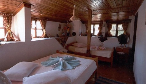 Comfort Triple Room