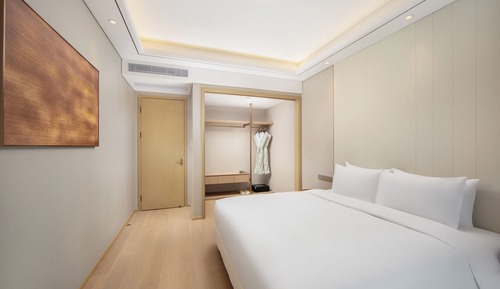 Comfort Condo, 1 Queen Bed, Kitchenette, City View