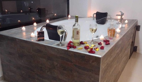 Deluxe Suite, City View