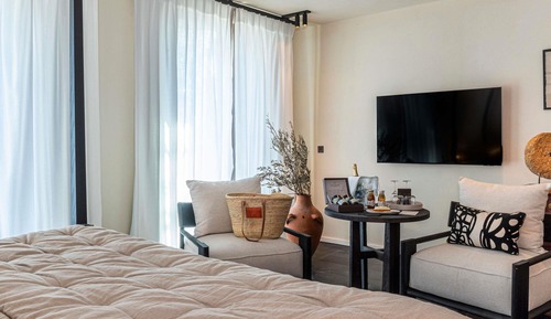 Junior Suite, 1 King Bed, Balcony, Pool View