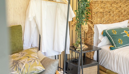 Romantic Bungalow, Pets Allowed, Garden View