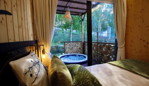 Romantic Bungalow, Kitchen, Garden View