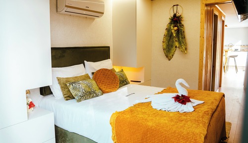 Romantic Bungalow, Private Pool, Garden View