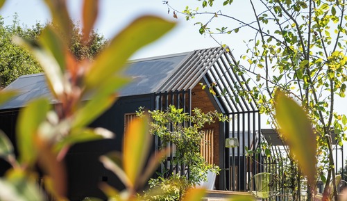 Romantic Villa, Garden View