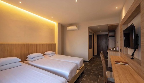 Deluxe Triple Room with Mountain View