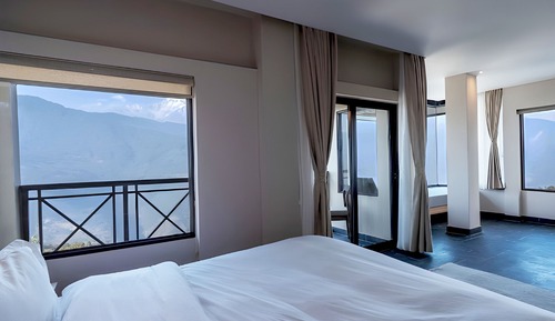 Suite Room with Mountain View