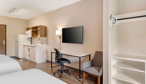 Premium Studio, 2 Queen Beds, Non Smoking, Refrigerator (Microwave)