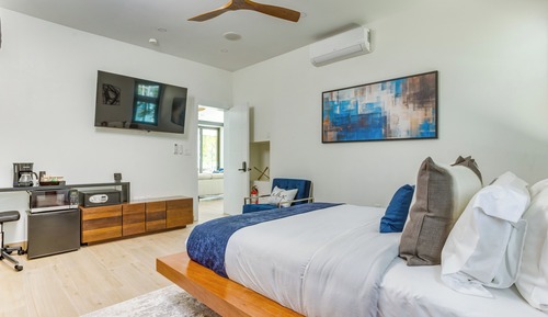 Majesty Luxury Beachfront Suite (Lock Off), Partial Sea View