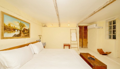 Comfort Suite, 1 Queen Bed, Private Bathroom