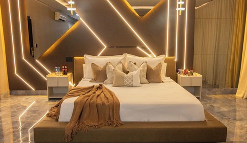 Elite Room, Bathtub