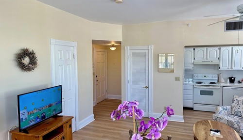 2F Cuban Club Premium 1 Bedroom Condo, 2 Queen Beds, 1.5 Baths,Annex Building, 2nd Floor