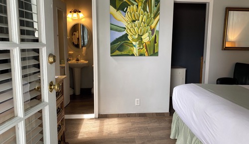 Classic Queen Room, 1 Queen bed, Annex Building, 2nd Floor Stair Access