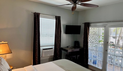 Peach Palm Superior Queen Room with porch, Ground Floor