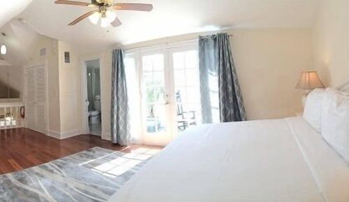 8D Premium Cuban Club Condo, Duval St. Parade Balcony, 2 bedrooms, 2 bathrooms, Kitchen, 2nd Floor