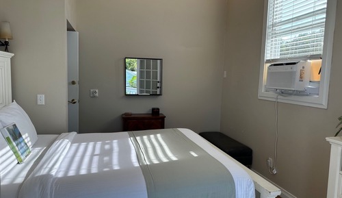 Superior 1 bedroom Apartment, 1 Queen Bed, City View, Annex Building, 2nd Floor Stair Access