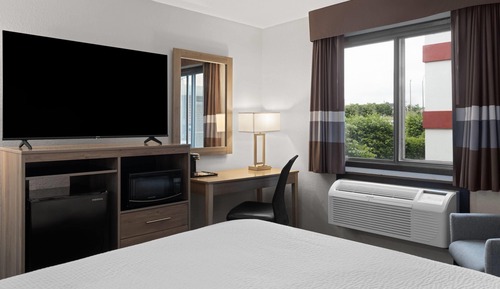 Room, 1 Queen Bed, Hearing Accessible, Non Smoking (Mobility, Bathtub W/grab Bars)