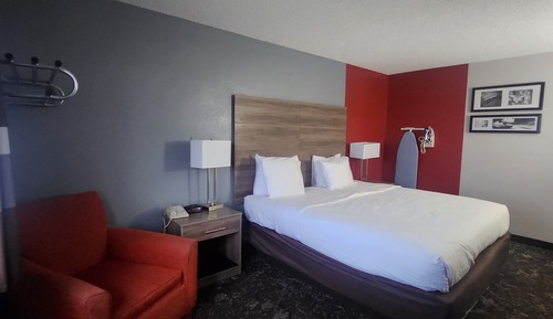 Room, 1 King Bed, Non Smoking, Kitchenette