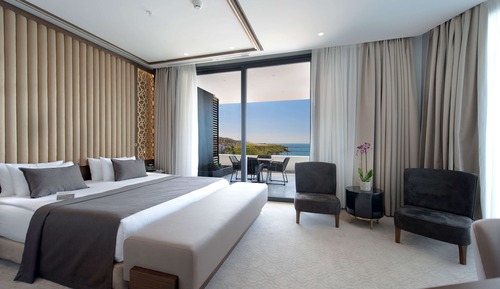 Suite, 1 King Bed, Non Smoking, City View