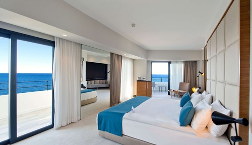 Suite, 1 King Bed, Non Smoking, Sea View (Corner)