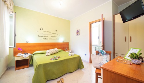 Economy Room, Ensuite