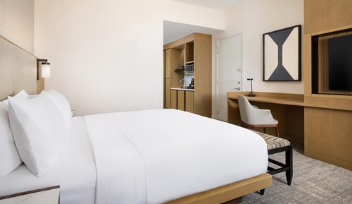 Deluxe Room, 1 King Bed