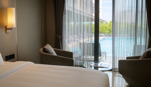 Deluxe Suite with Pool Access
