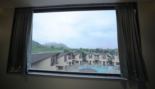 Superior Room, Pool View