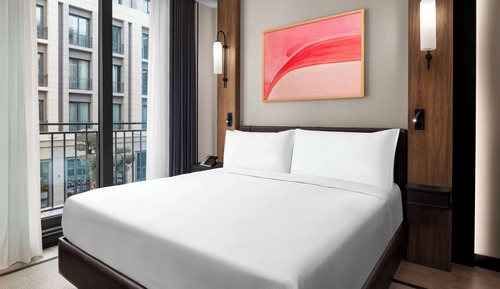 King Deluxe Accessible Room