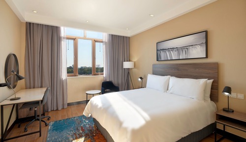 Room, 1 King Bed, Garden View