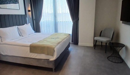 Executive Suite, City View
