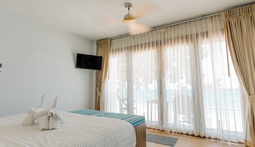 Room, Sea View