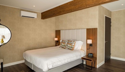 Suite, 1 King Bed (Garden)
