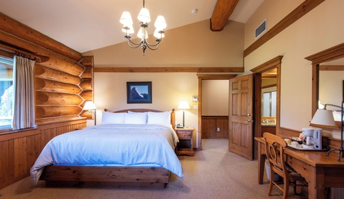 Deluxe Double Room, 1 King Bed, Mountain View