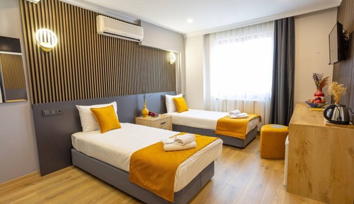Standard Twin Room, City View