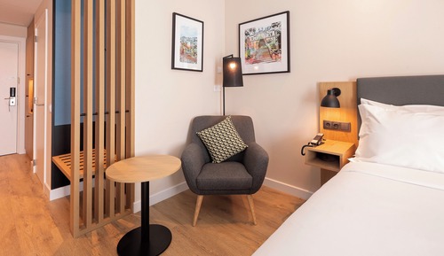 Premium Room, 1 Queen Bed, Mobility Accessible, Pool View (Balcony)