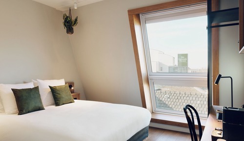 Comfort Room, City View
